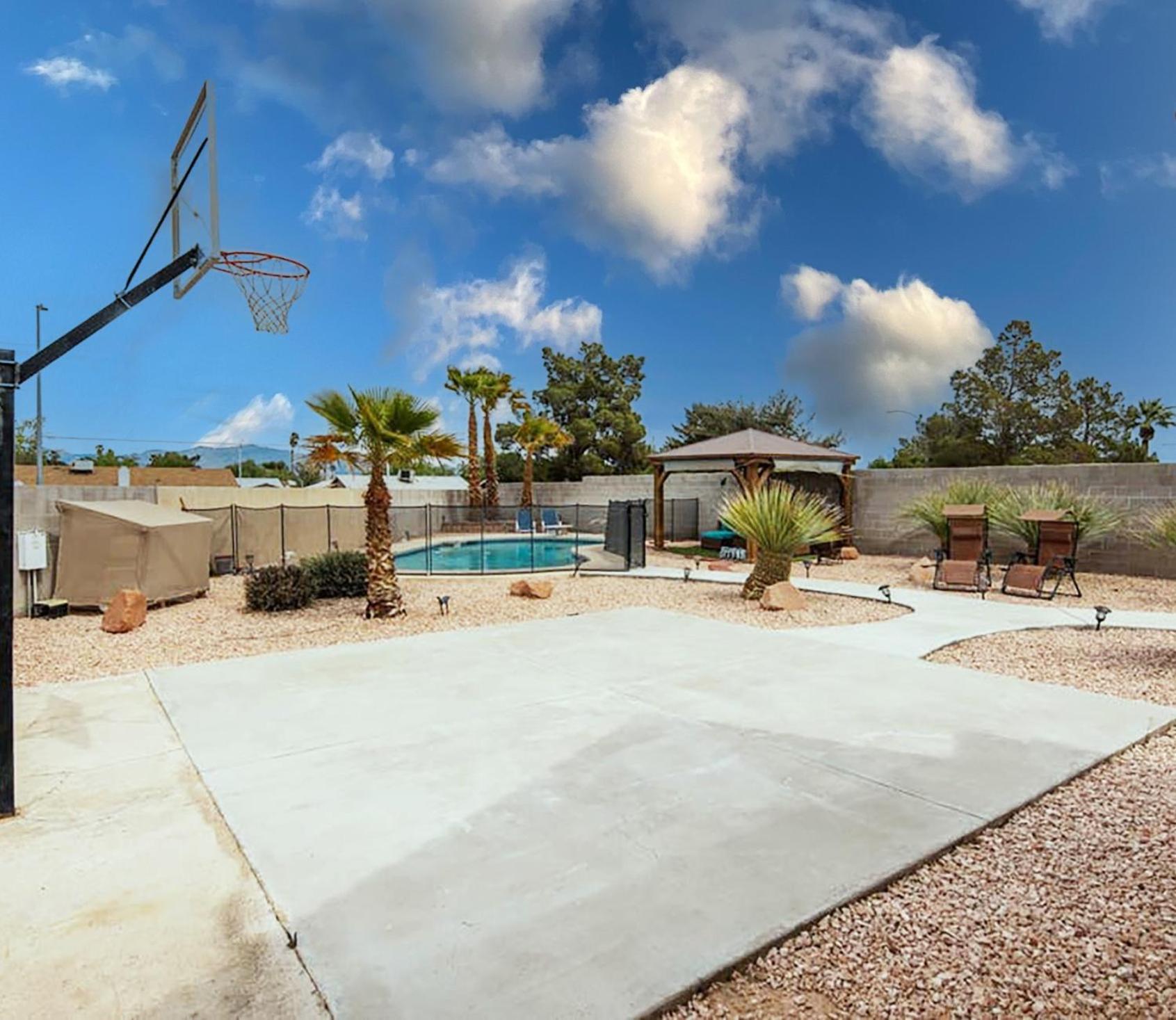 Holiday home Vegas Getaway, Pool, Basket Ball, Games, Cook